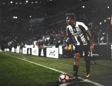 开云下载-爆冷！CBA劲旅广厦队竟与独行侠鏖战加时，奇兵乔治惊艳四座