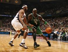 开云平台-南美脉搏在伯纳乌星空跳动，迪马利亚的欧冠加冕与一场遥远胜利的共鸣