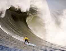 开云平台-燃魂对决！惊魂七分的绝杀夜，李梓嘉用血性与意志点燃赛场