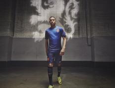 开云官方app入口-银箭与橙刃的缠斗，41岁传奇再书不朽—阿隆索刷新连续得分纪录之战