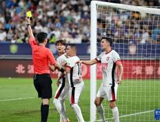 开云APP-足球赛场实力悬殊对比，战术细节决胜负