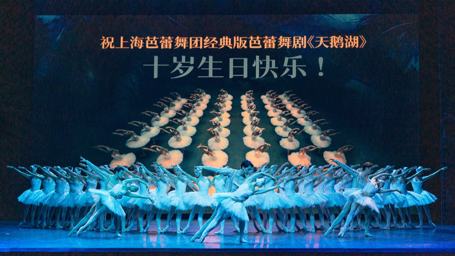 开云体育-大洋洲篮球冠军庆祝壮观，向全球展示风采