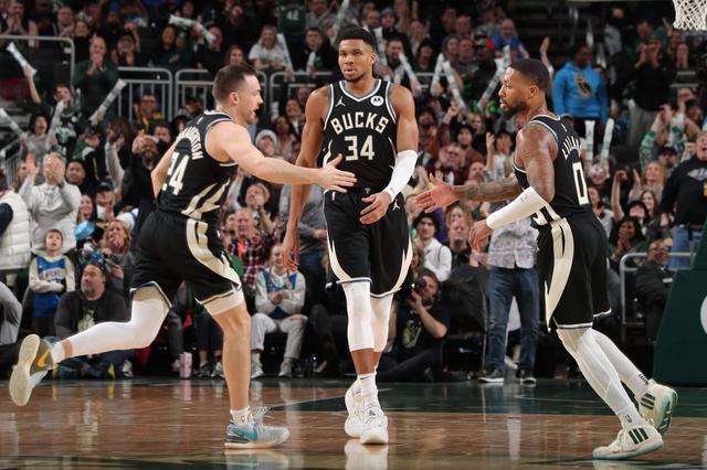 开云体育中国-雄鹿客场力克步行者,字母哥全场最高27分