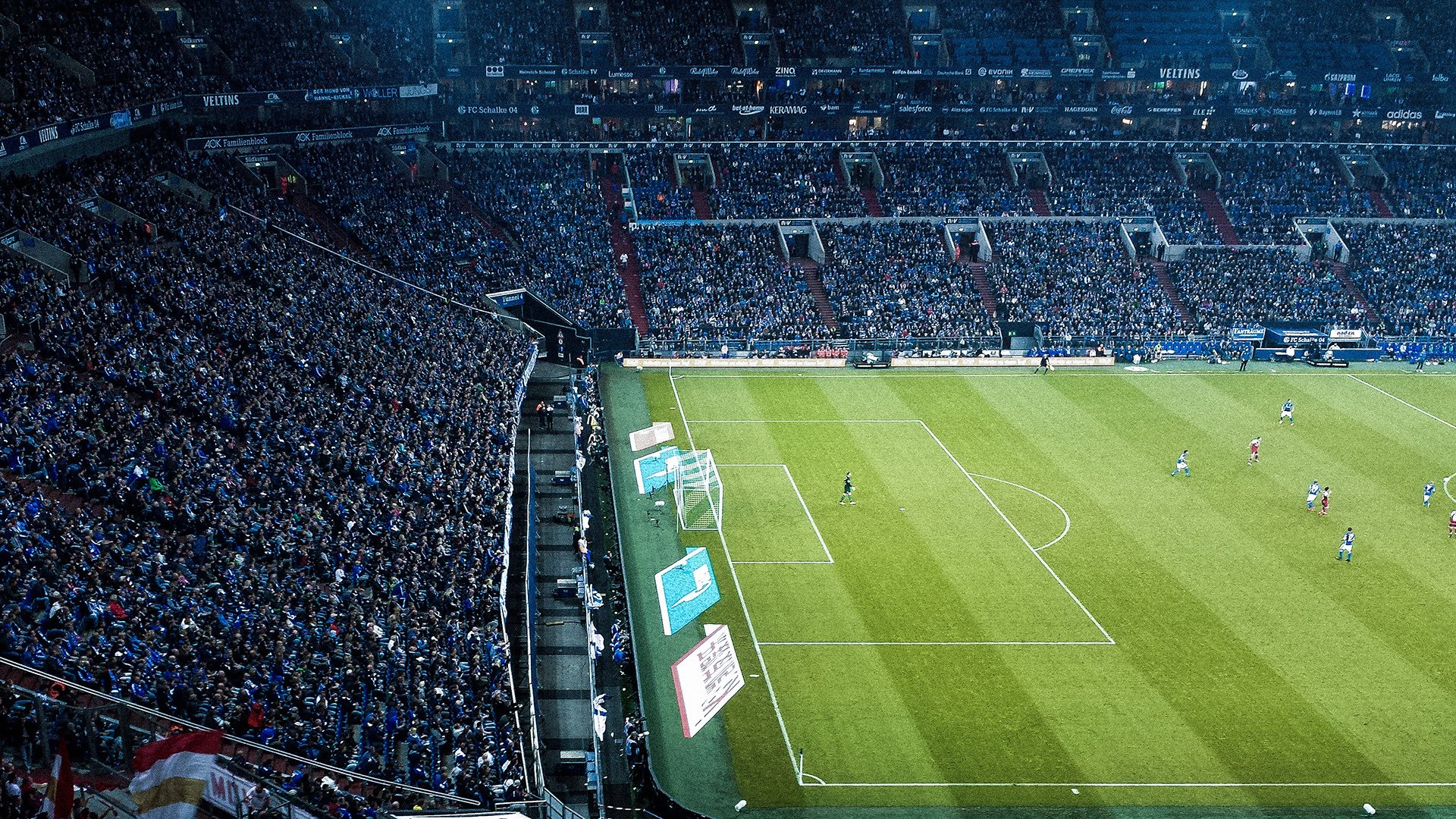 开云下载-足球之夜的双重震撼，委内瑞拉淘汰赛逆袭里昂，孙兴慜实力闪耀证名